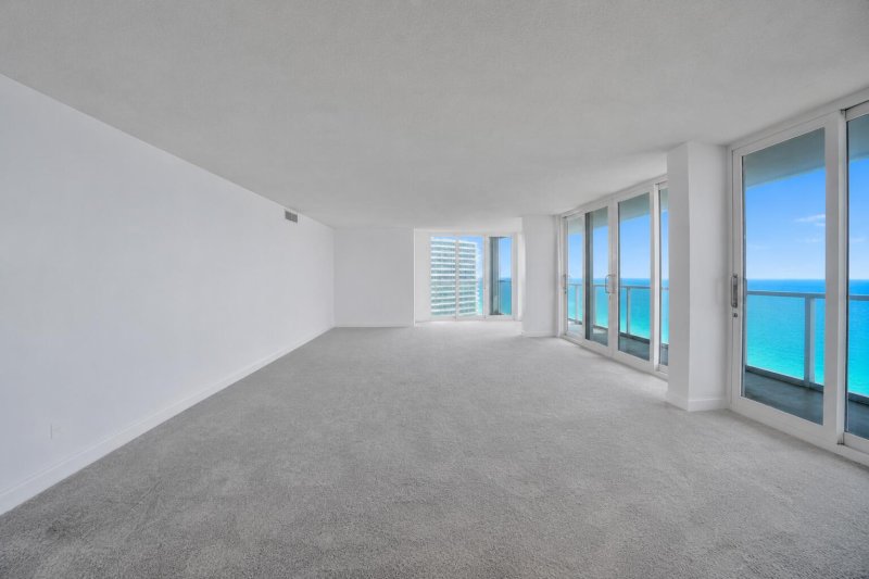 Condo for sale at Plaza East 9H