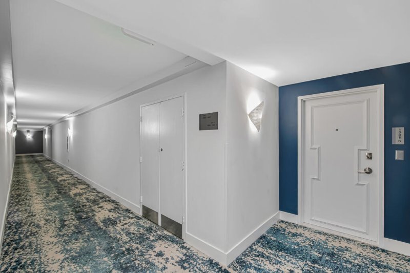 Condo for sale at Aquarius Towers 1008