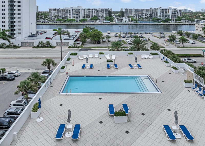 Condo for sale at Aquarius Towers 1008