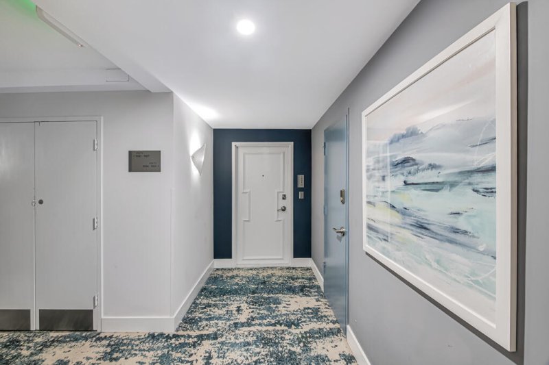 Condo for sale at Aquarius Towers 1008