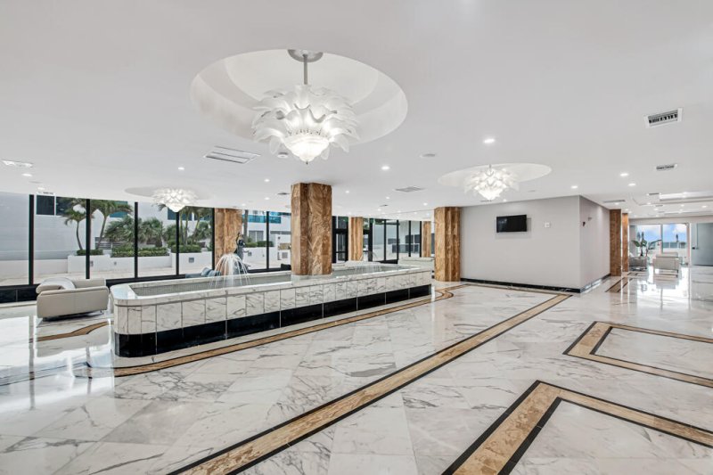 Condo for sale at Aquarius Towers 1008