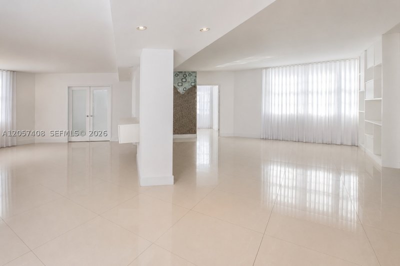 Comprar apartamento no Four Ambassadors 1151