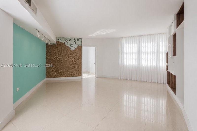 Comprar apartamento no Four Ambassadors 1151