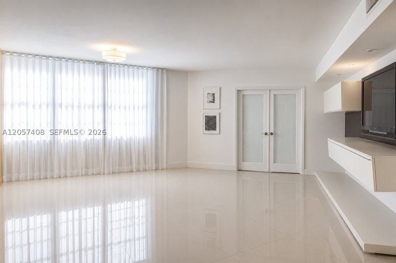 Comprar apartamento no Four Ambassadors 1151