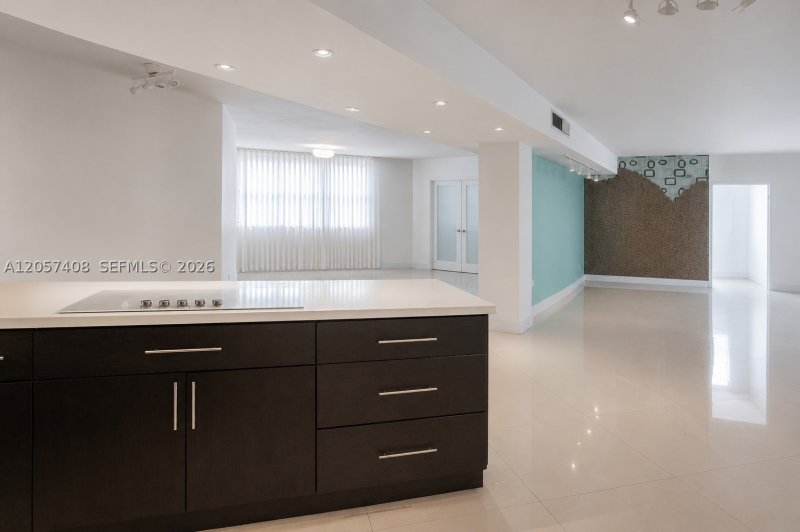 Comprar apartamento no Four Ambassadors 1151