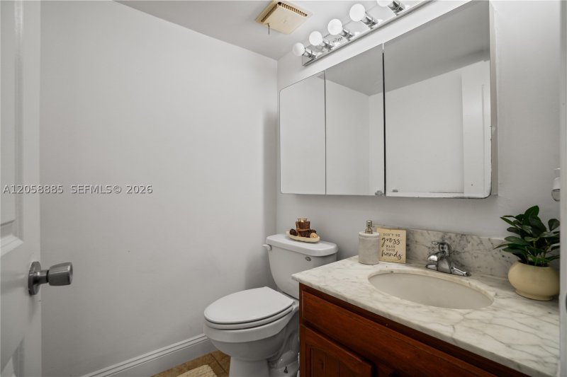 Alquiler de apartamento en The Tower at Port Royale 210