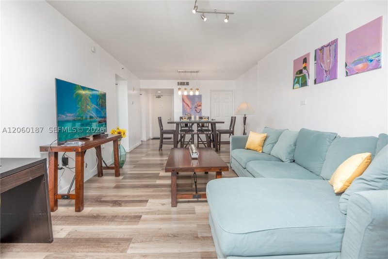 Comprar apartamento no Surfside Palms 212