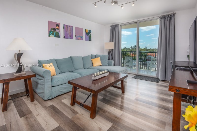 Comprar apartamento no Surfside Palms 212