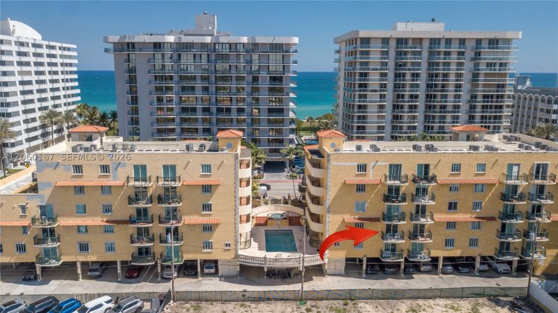 Comprar apartamento no Surfside Palms 212