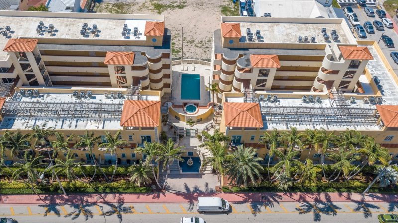 Comprar apartamento no Surfside Palms 212