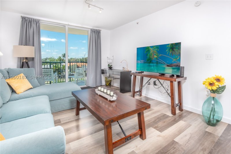 Comprar apartamento no Surfside Palms 212