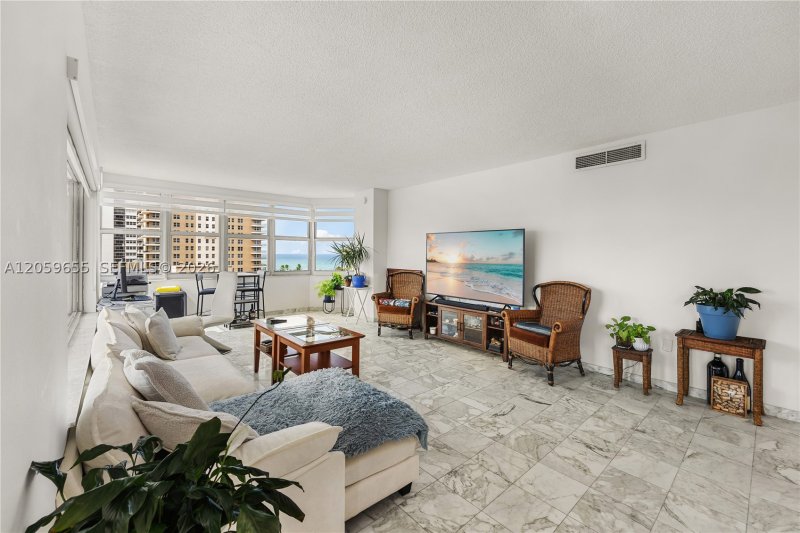 Condo for sale at The Hemispheres 5F