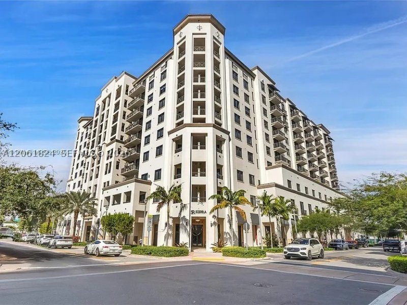 Merrick Manor Apt #827