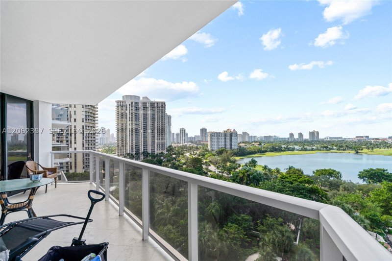 Comprar apartamento en Hamptons West 909