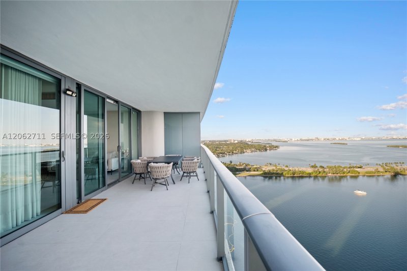 Comprar apartamento no One Paraiso 2805