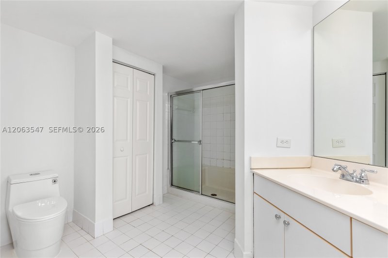 Comprar apartamento en Porto Bellagio 1210