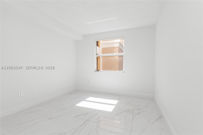 Comprar apartamento en Porto Bellagio 1210