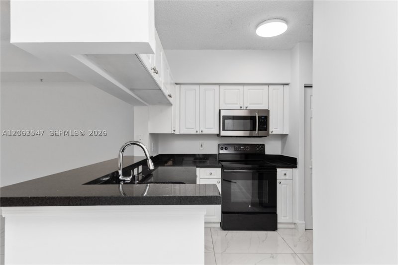Comprar apartamento en Porto Bellagio 1210