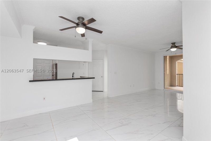 Comprar apartamento en Porto Bellagio 1210