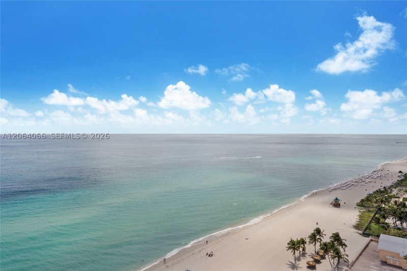 Comprar apartamento no Turnberry Ocean Club 1804