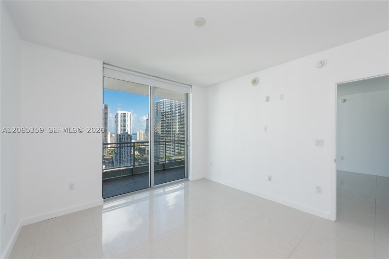 Aluguel de apartamento no Mint at Riverfront 2812