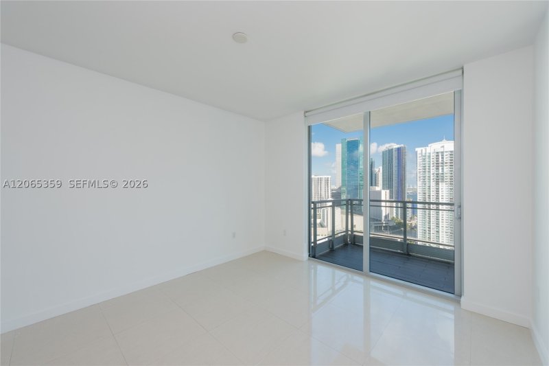 Aluguel de apartamento no Mint at Riverfront 2812