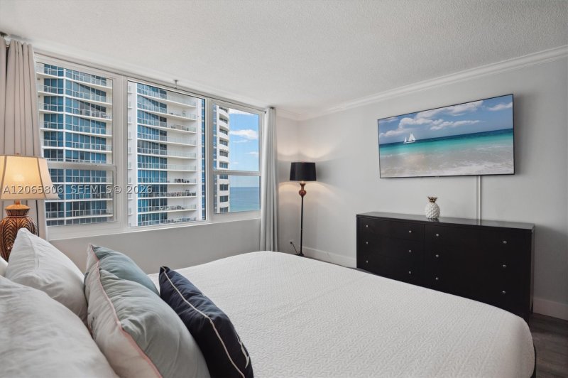 Aluguel de apartamento no Alexander Towers 1208