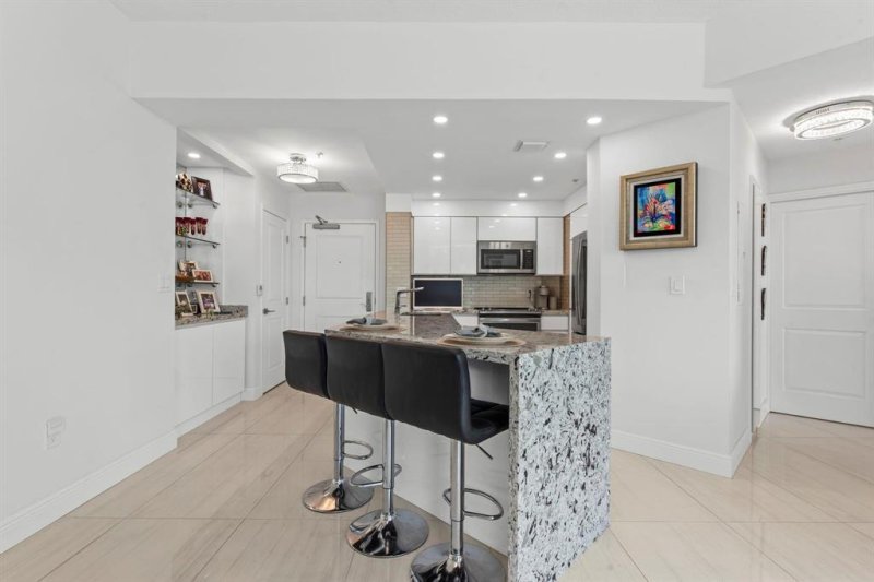 Condo for sale at Watergarden 310