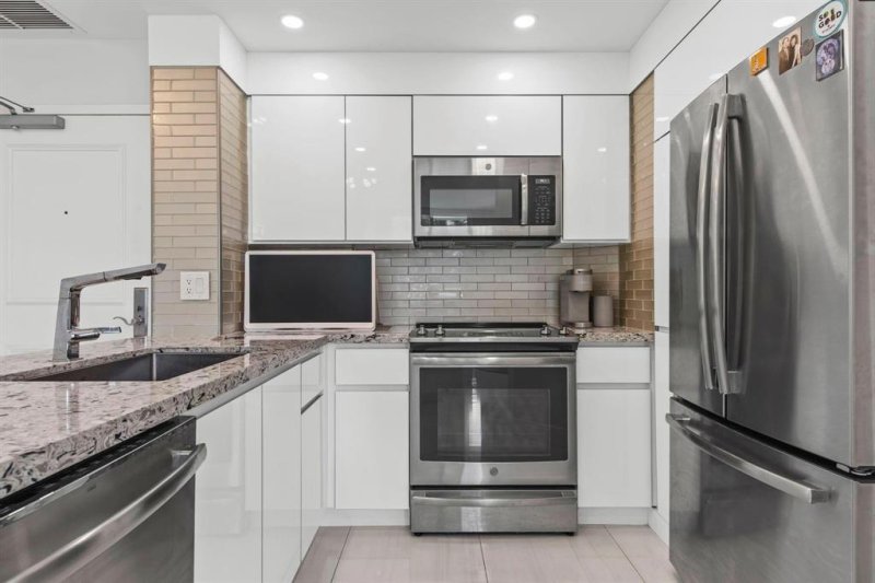 Condo for sale at Watergarden 310