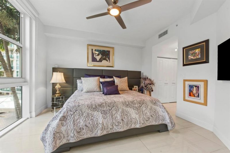 Condo for sale at Watergarden 310