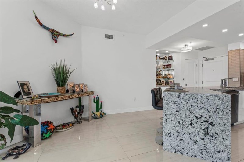 Condo for sale at Watergarden 310