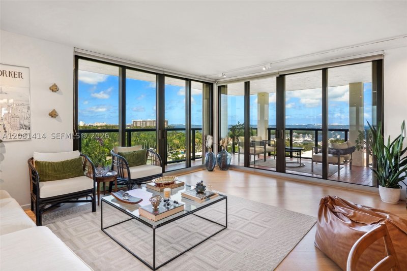 Aluguel de apartamento no Coconut Grove Bayshore 11B