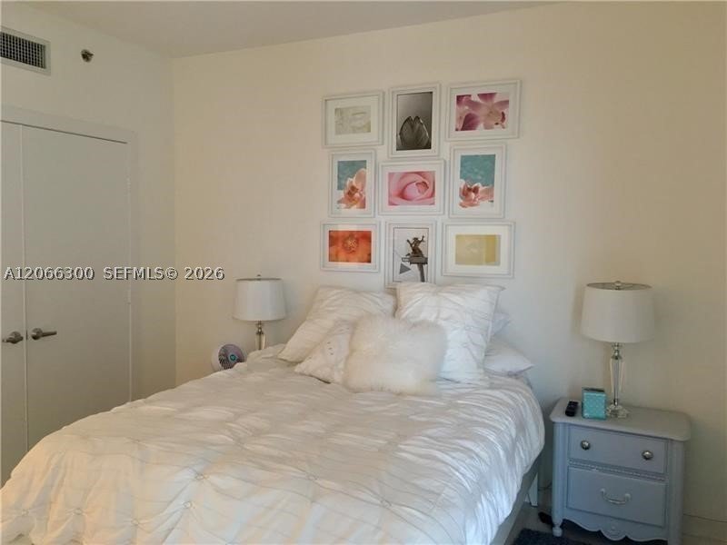 Apartment for rent at Avenue on Brickell 1050 Tower 2322