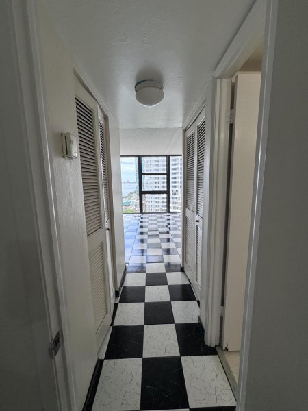 Comprar apartamento no Charter Club Condos 1112