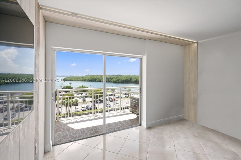 Property photo # 11