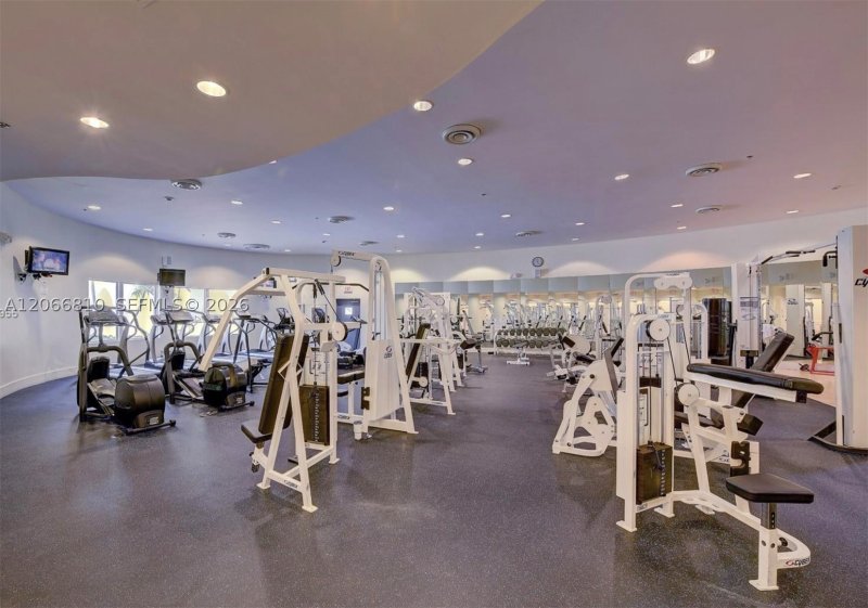 Aluguel de apartamento no 5600 Collins 9D