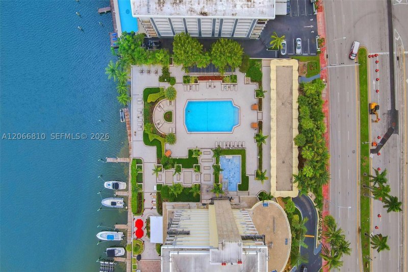 Aluguel de apartamento no 5600 Collins 9D