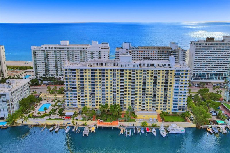 Aluguel de apartamento no 5600 Collins 9D