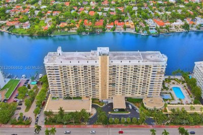 5600 Collins Apt #9D