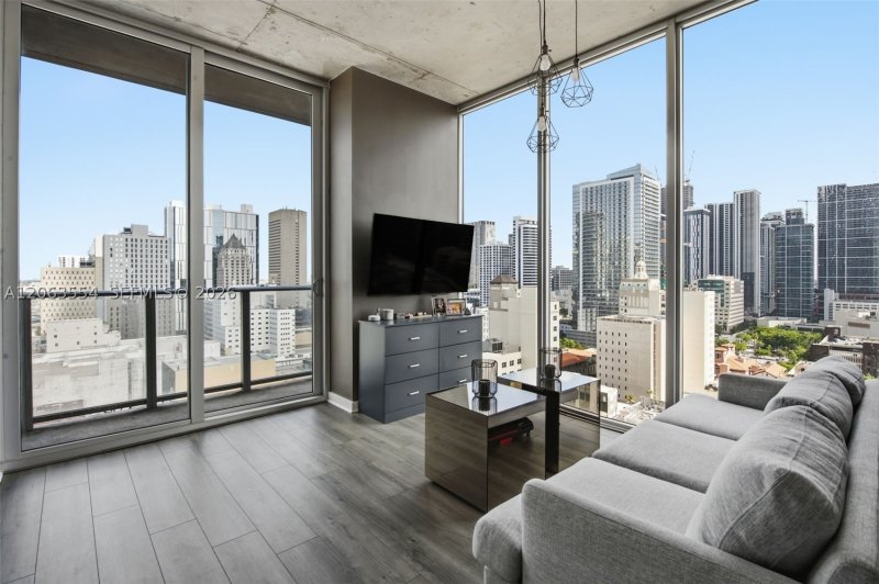 Comprar apartamento no Centro Condo 1910