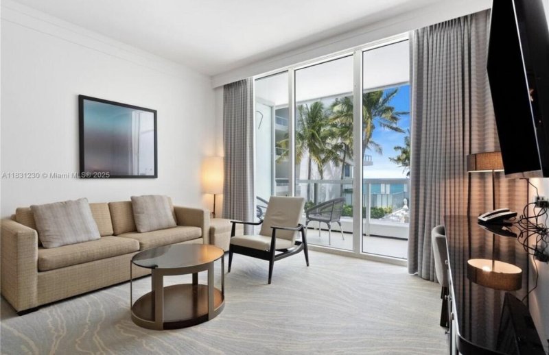 Condo for sale at Fontainebleau III 623