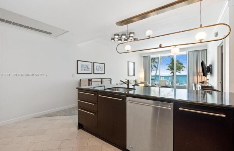 Condo for sale at Fontainebleau III 623