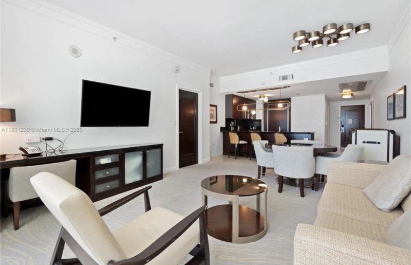 Condo for sale at Fontainebleau III 623