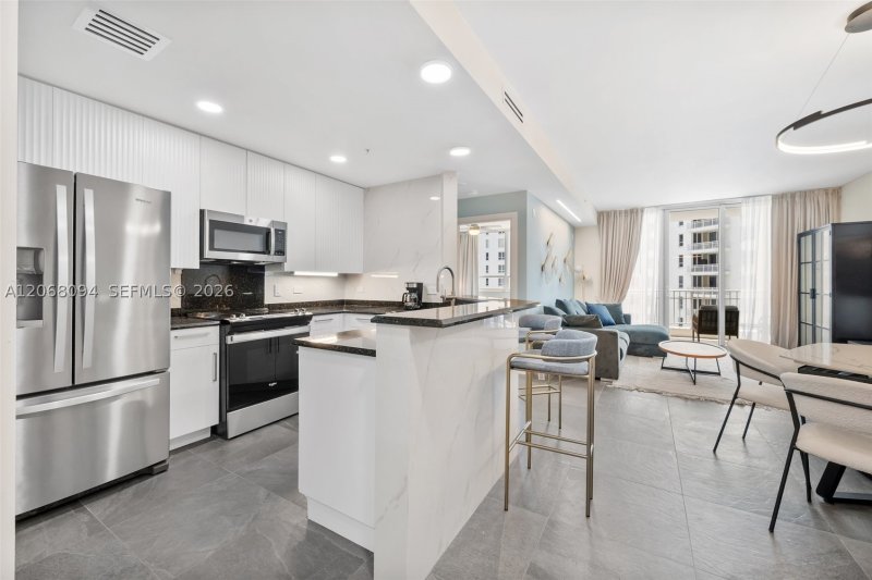 Condo for sale at Courts Brickell Key 1805