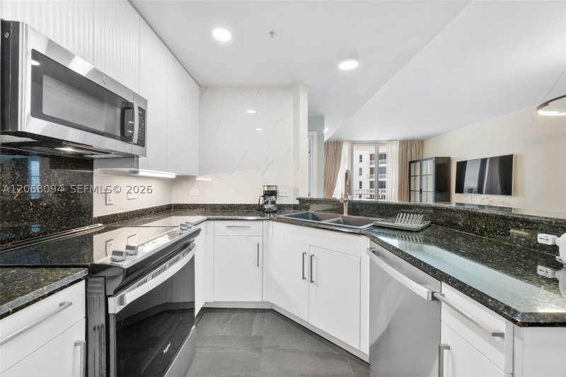 Condo for sale at Courts Brickell Key 1805