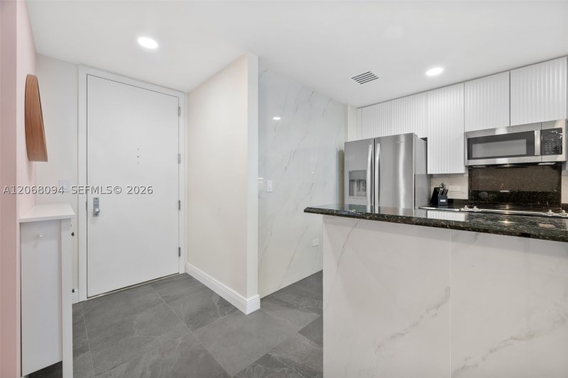 Condo for sale at Courts Brickell Key 1805