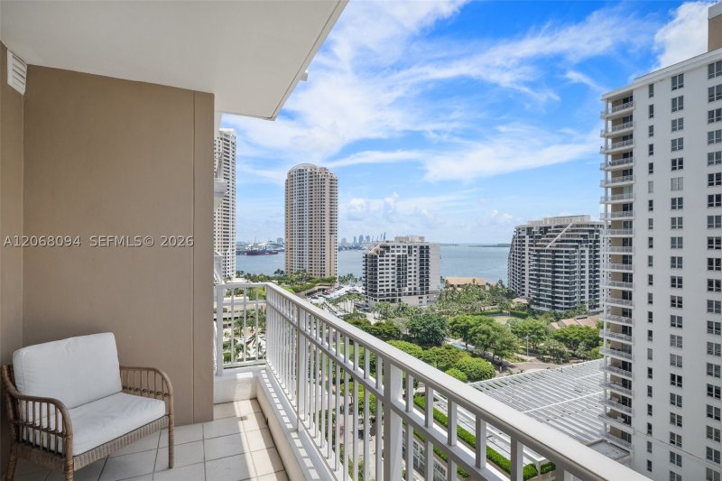 Condo for sale at Courts Brickell Key 1805