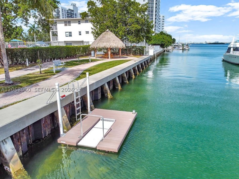 Apartment for rent at 360 Condominium West 1408