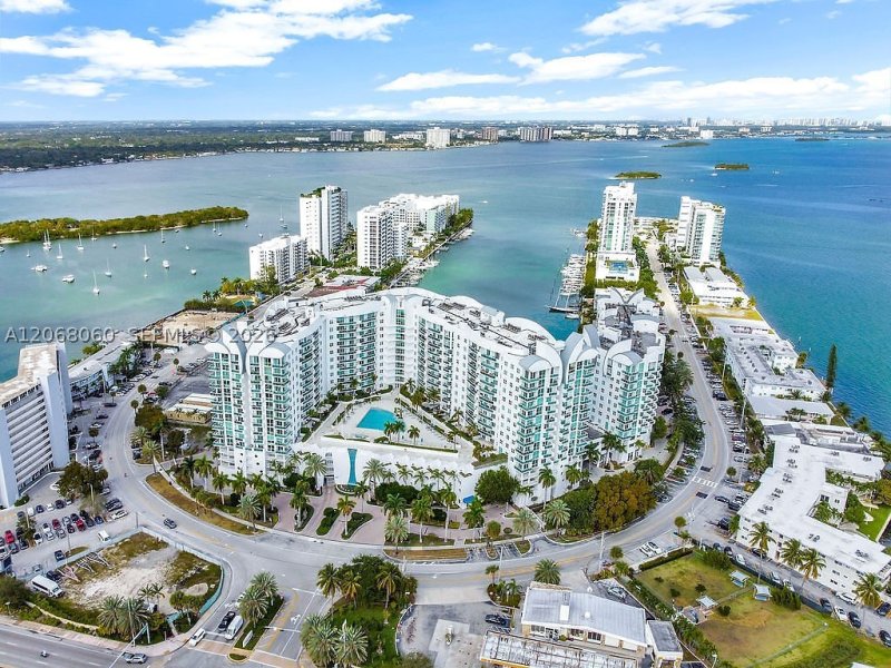Apartment for rent at 360 Condominium West 1408