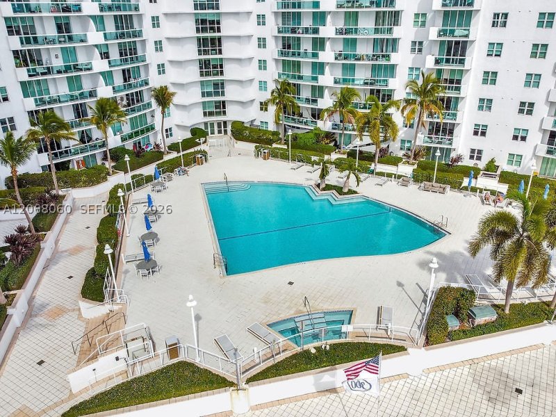 Apartment for rent at 360 Condominium West 1408